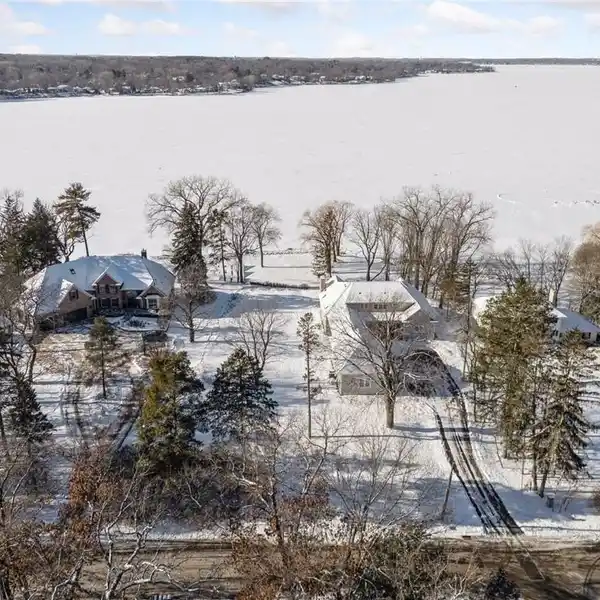 CREATE YOUR LAKEFRONT URBAN RETREAT