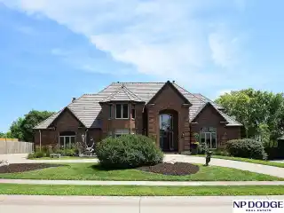 Executive Pool Home Backing to Lake Zorinsky Park