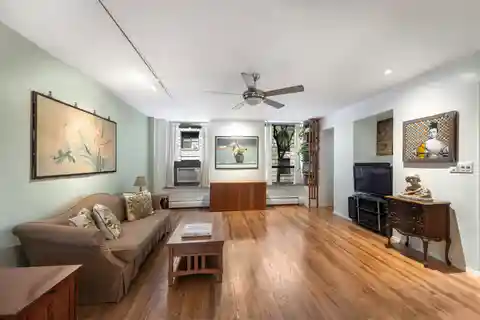 Relaxed and Spacious Duplex Just Steps from Riverside Park