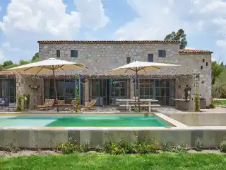 Elegant Countryside Villa with Private Vineyard