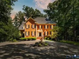 Waterfront Elegance on Woodland Pond
