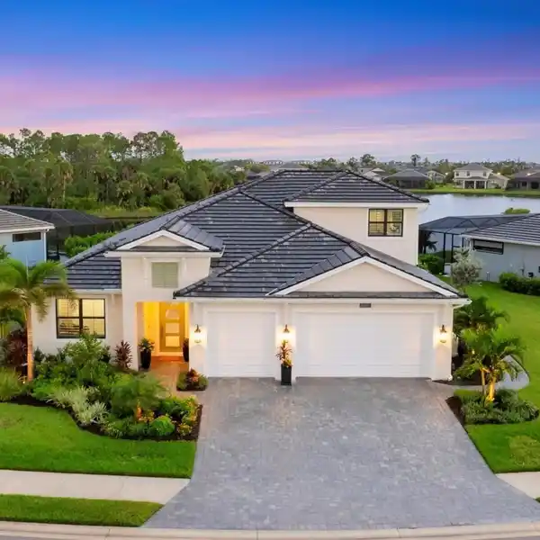 SPACIOUS SOLSTICE HOME WITH PREMIUM UPGRADES