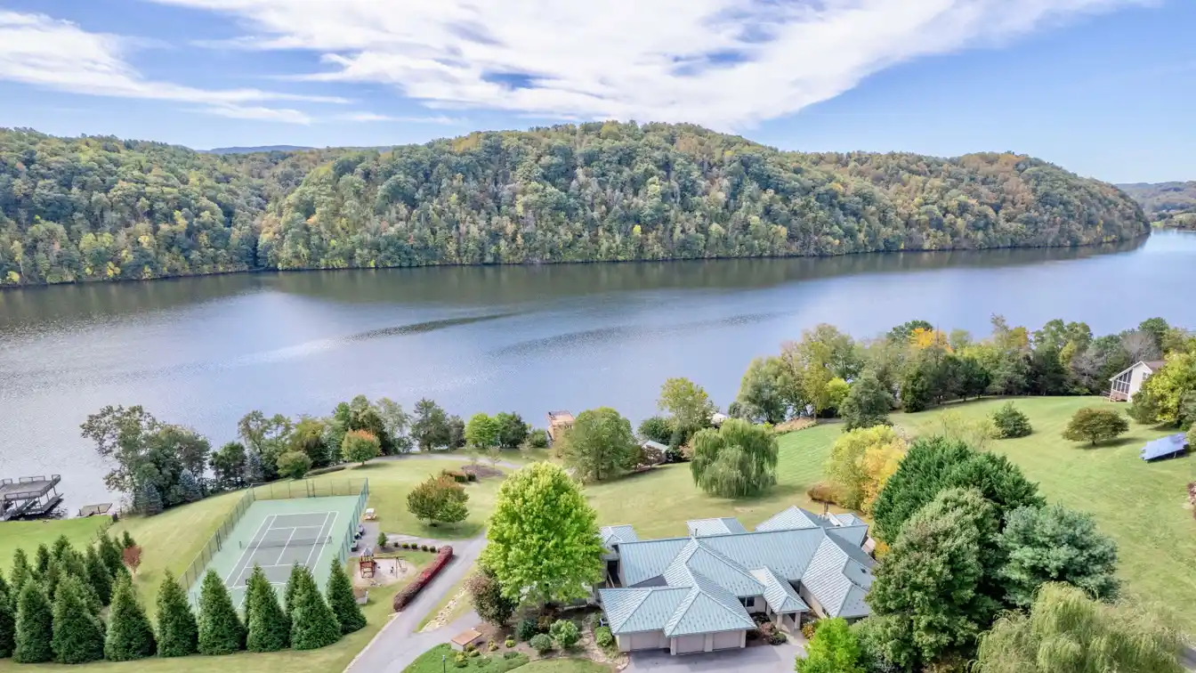 One-of-a-kind Contemporary Lakefront Property