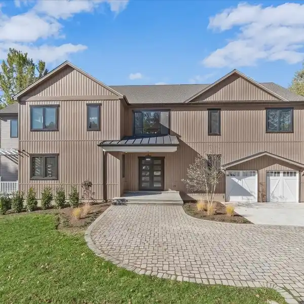 MODERN MASTERPIECE WITH SPA BATHS AND DESIGNER TOUCHES