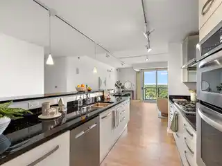 17th-Floor Penthouse at the Fifth