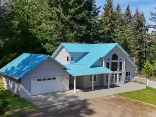 Countryside Charm and Modern Convenience on 22.76 Acres