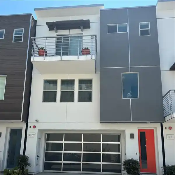 COSTA MESA RETREAT WITH OUTDOOR FIREPLACE