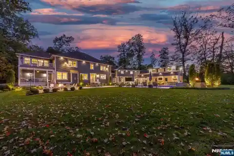 Captivating Luxury Estate with Warm Yet Refined Atmosphere