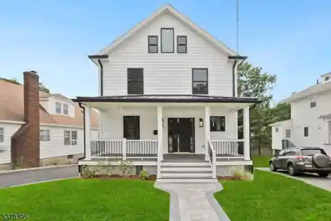 Bright Open-Concept Colonial Near Downtown Caldwell