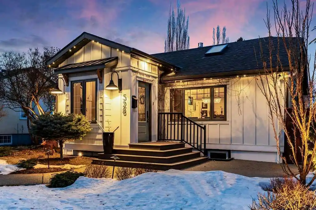 Extraordinary Bungalow in Sought-after Renfrew