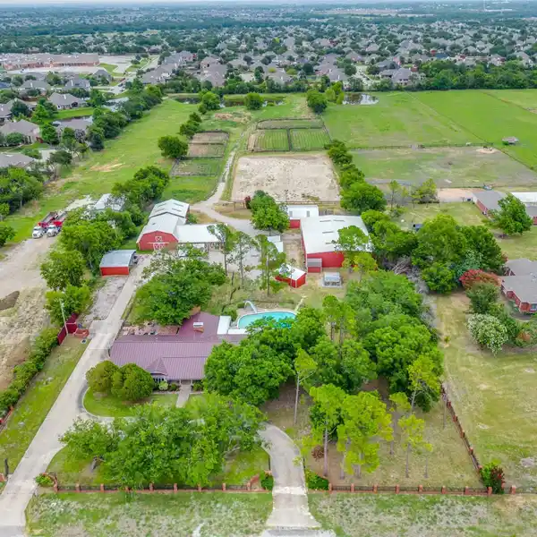 EQUESTRIAN PROPERTY IN DESIRABLE LOCATION