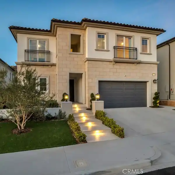 RARE OPPORTUNITY IN HILLCREST