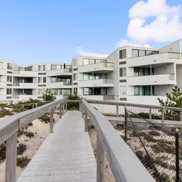 STYLISH RENTAL IN THE YARDARM