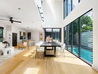 Contemporary Coastal Lifestyle in a Sought-after Enclave