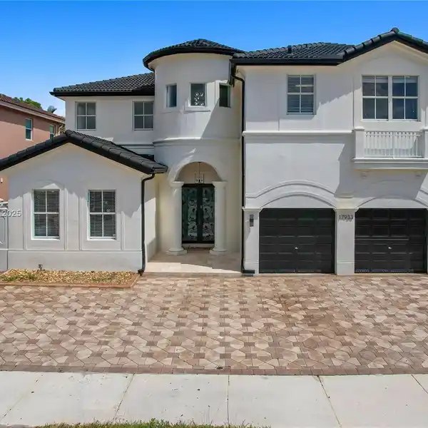 EXQUISITE OPEN-CONCEPT HOME