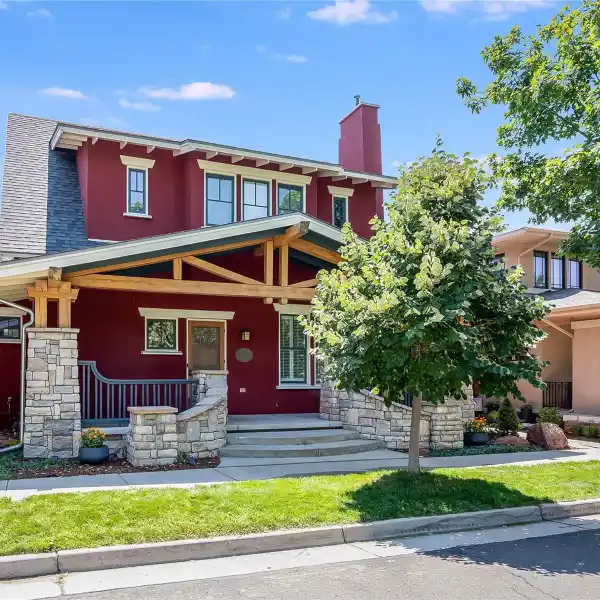 AWARD-WINNING CRAFTSMAN WITH PRIVATE CARRIAGE HOUSE