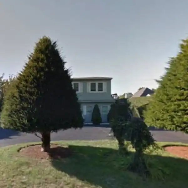 VERSATILE PROPERTY IN SOUTHAMPTON VILLAGE