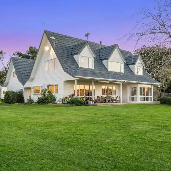 COUNTRY LIVING WITH PARKLIKE VIEWS