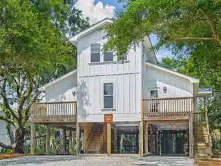 Turnkey Island Retreat Near Beaches and Marina
