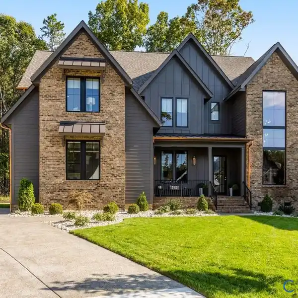 GORGEOUS CUSTOM HOME IN SUMMER LAKE