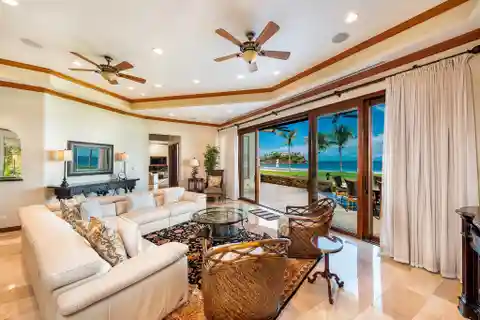 The Palms #33 - Exquisite Beachfront Condo in the Palms