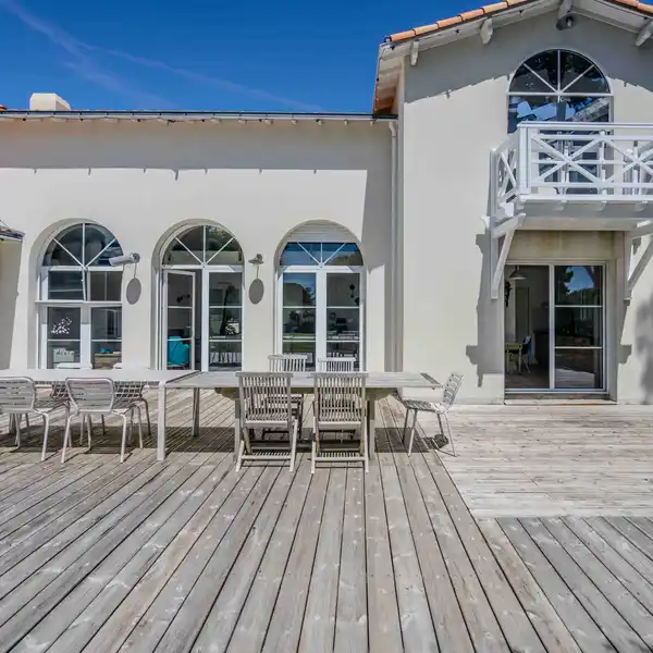 EXCEPTIONAL VILLA IN THE GOLDEN TRIANGLE