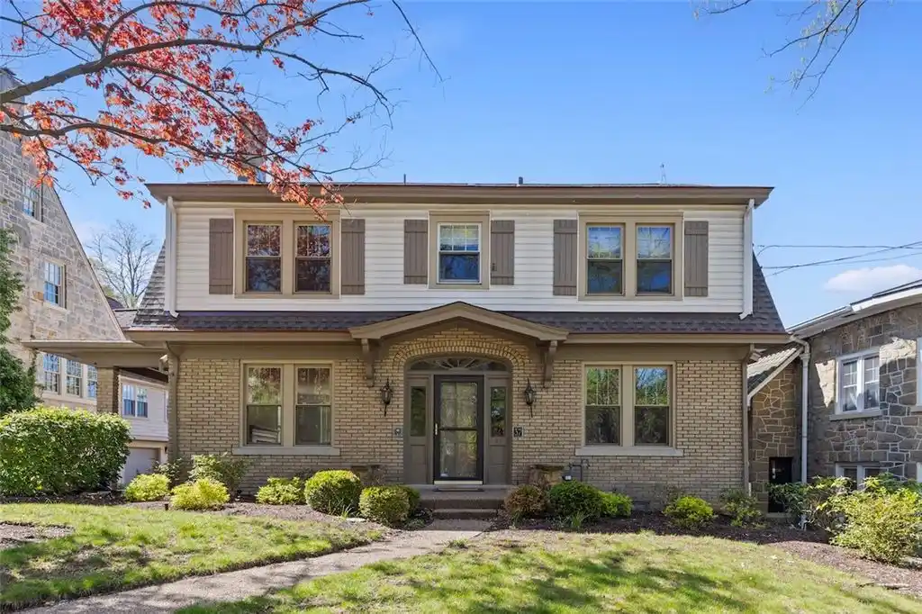 Classic Colonial in Central Location
