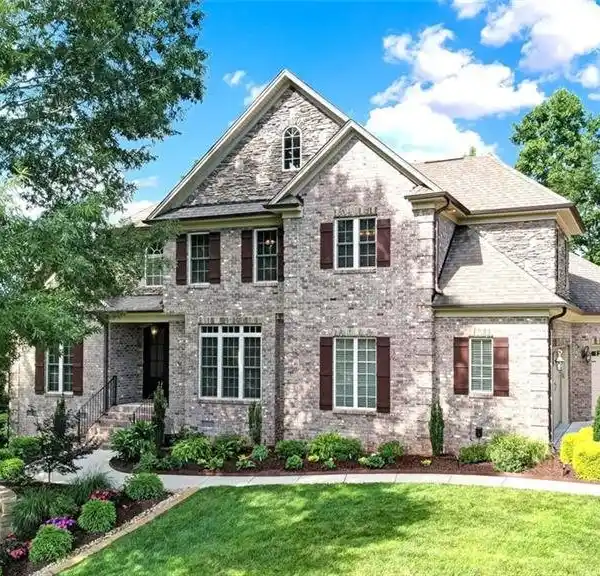 BEAUTIFULLY LANDSCAPED CUSTOM-BUILT DON MILLS HOME