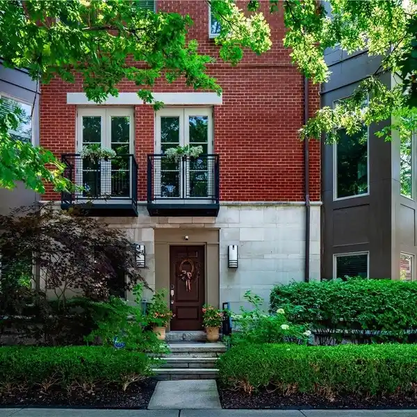 FLAGSHIP RESIDENCE IN THE TOWNHOMES OF OHIO CITY