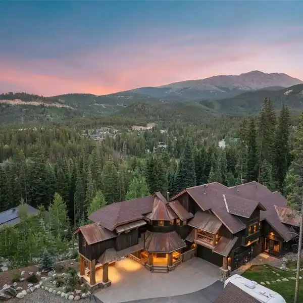 MOUNTAIN RETREAT IN EXCLUSIVE WARRIORS PRESERVE