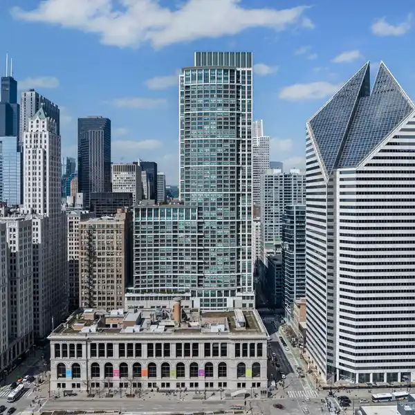SWEEPING HIGH-FLOOR VIEWS FROM THE HERITAGE