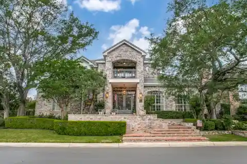 Luxurious Living in the Dominion