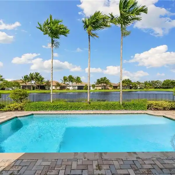 GORGEOUS OPEN CONCEPT HOME IN VALENCIA OF BONITA