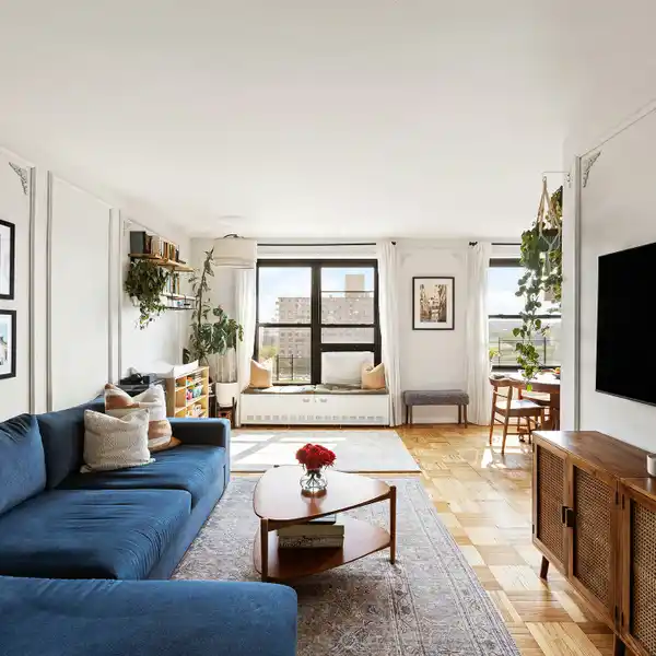 THOUGHTFULLY UPDATED APARTMENT WITH SWEEPING VIEWS