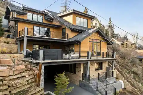 Mountain Comfort with Modern Design