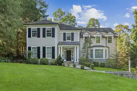 Young Colonial in the Heart of Fox Meadow