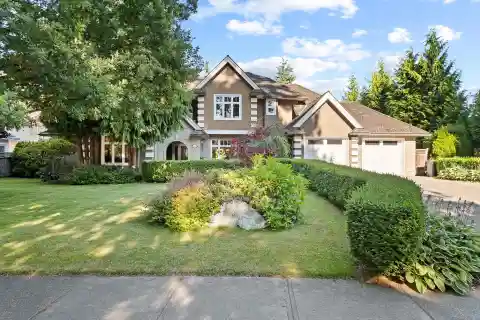 Beautiful Custom Home in the Coveted Elgin Area