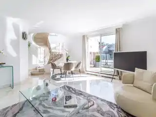 Sunny Duplex with Expansive Terrace Views
