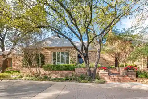 Timeless Architectural Design with Contemporary Finishes