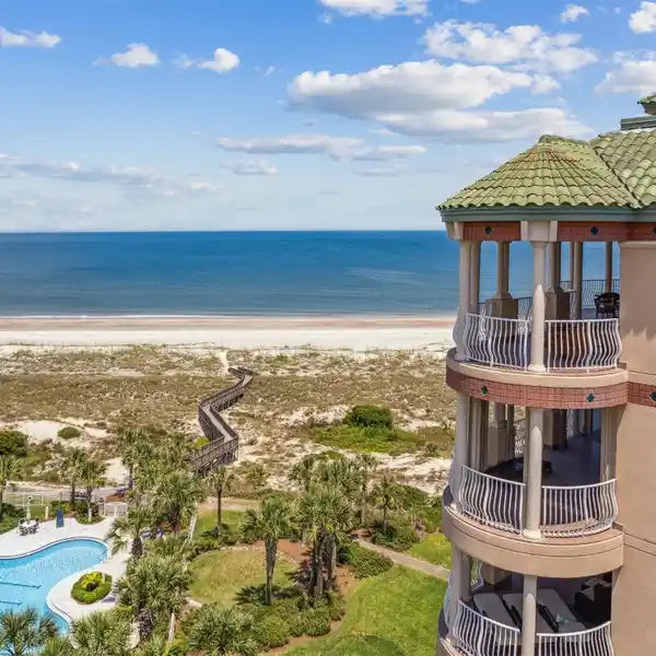 HIGHLY SOUGHT-AFTER 7TH FLOOR LUXURY OCEANFRONT PENTHOUSE