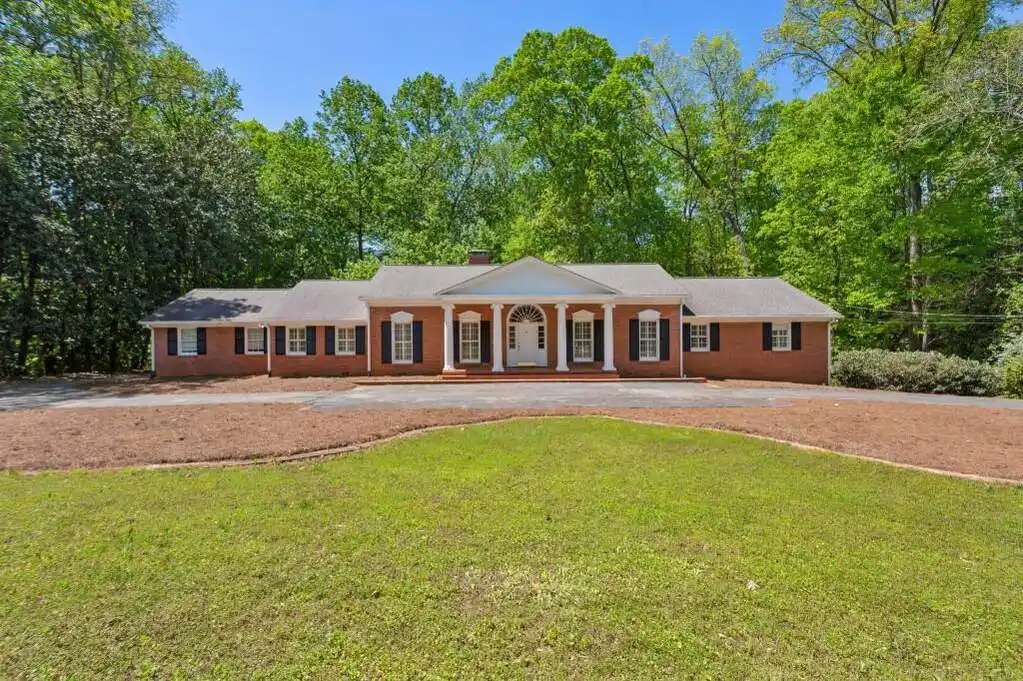 Charming Ranch in Coveted Kingswood