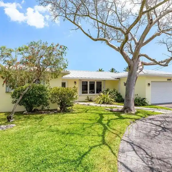 LOVELY 3 BEDROOM WATERFRONT HOME IN BOCA RATON