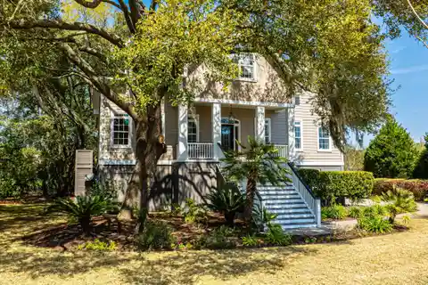 Perfect Blend of Modern Comfort and Lowcountry Elegance