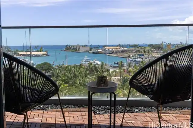 Stylish One Bedroom Condo in the Iconic Koula Tower