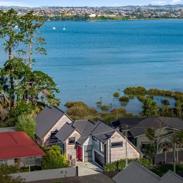 WATERFRONT MASTERPIECE