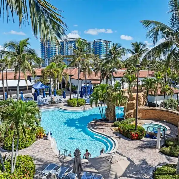 A SUN-SOAKED PARADISE