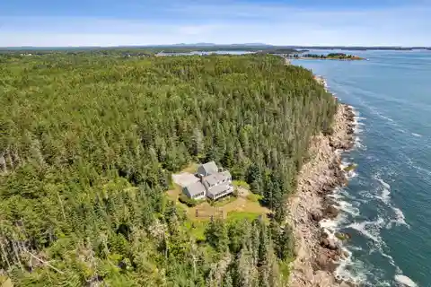 Quintessential Maine Retreat