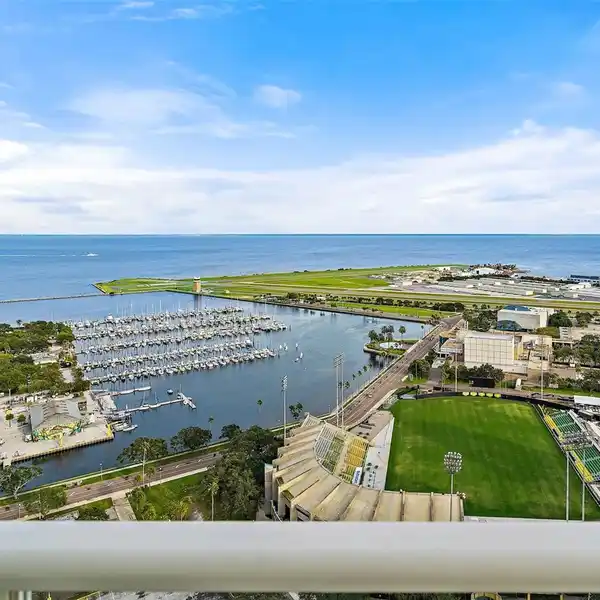 JUNIOR PENTHOUSE WITH PANORAMIC WATER VIEWS