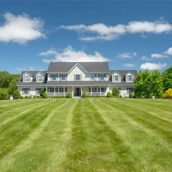 METICULOUSLY MAINTAINED FRONT PORCH COLONIAL