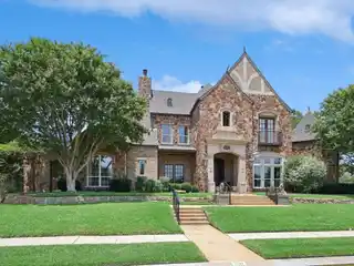 Former Model in Gated Clairemont